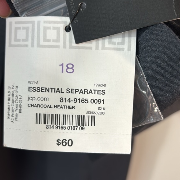 NWT Liz Claiborne Grey classic 1 button blazer in size 18. - Picture 4 of 9